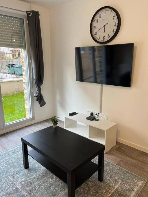 Appartement F2 De Haut Standing En Hypercentre Avec Jardin Prive A 270 M De La Gare De Mantes ! Eksteriør billede