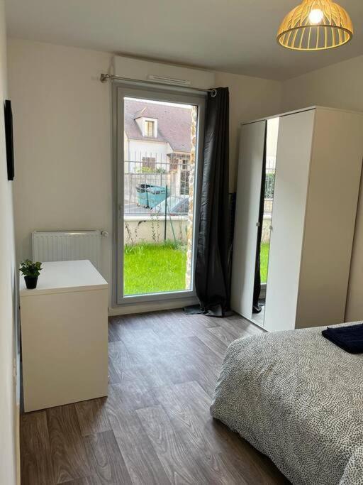 Appartement F2 De Haut Standing En Hypercentre Avec Jardin Prive A 270 M De La Gare De Mantes ! Eksteriør billede