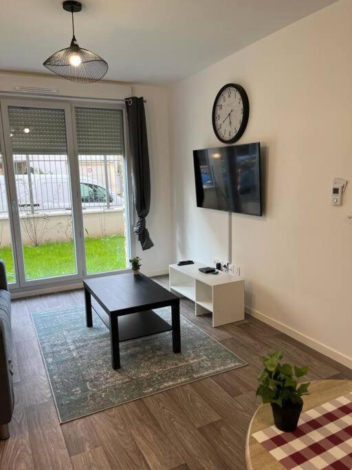 Appartement F2 De Haut Standing En Hypercentre Avec Jardin Prive A 270 M De La Gare De Mantes ! Eksteriør billede